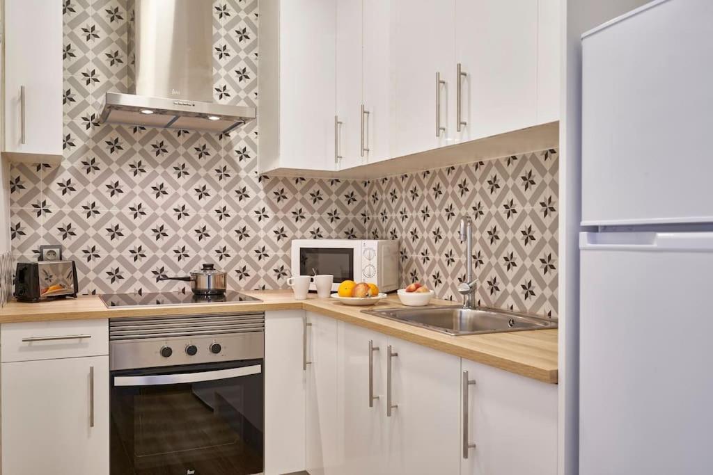 Bebarceloner Sants Apartments - 2 Bedrooms Екстер'єр фото